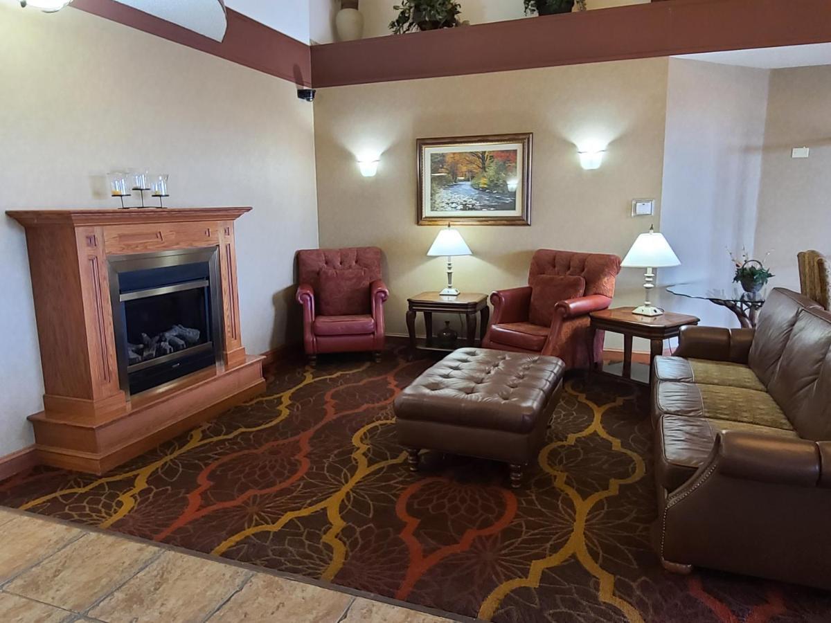 Quality Inn & Suites Wellington - Fort Collins Bagian luar foto