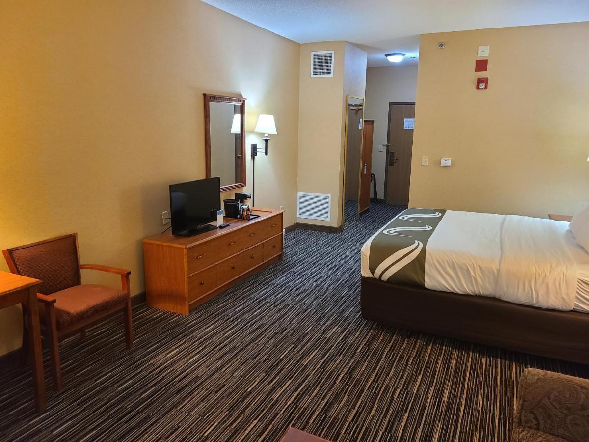 Quality Inn & Suites Wellington - Fort Collins Bagian luar foto