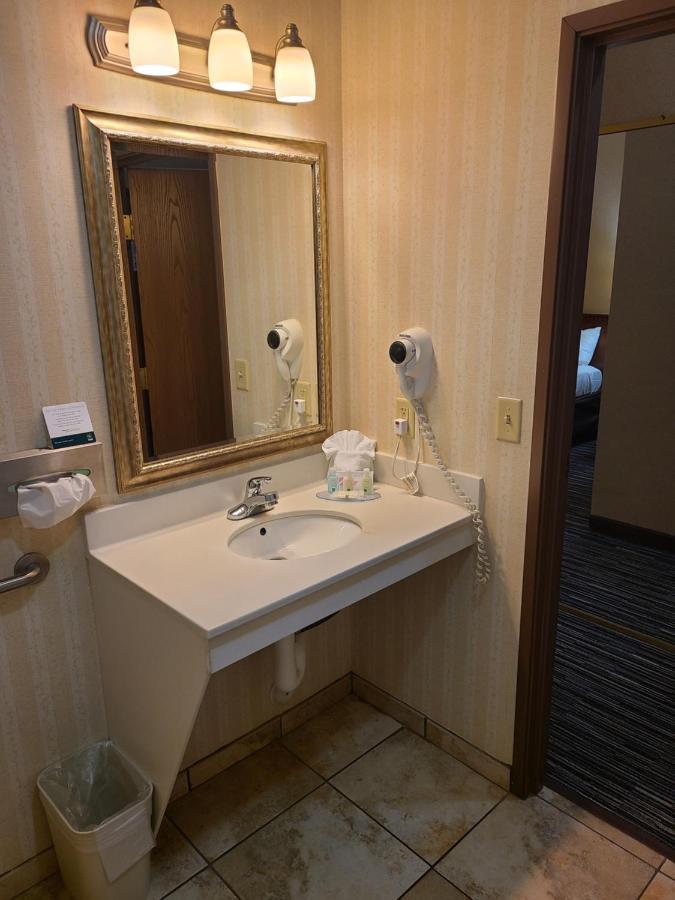 Quality Inn & Suites Wellington - Fort Collins Bagian luar foto