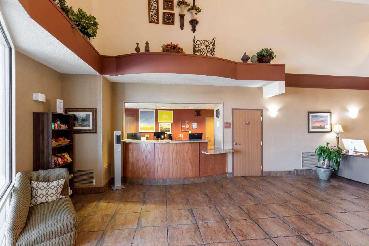 Quality Inn & Suites Wellington - Fort Collins Bagian luar foto