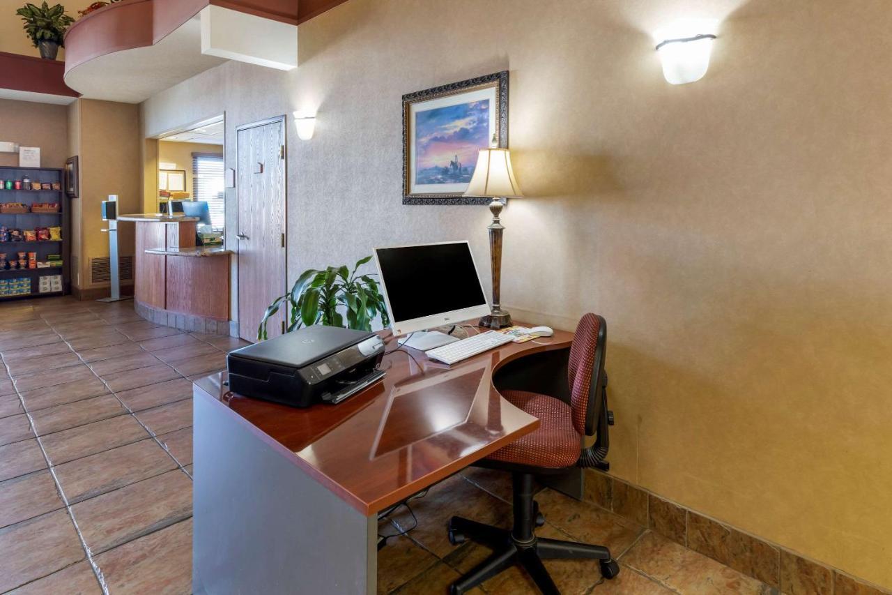 Quality Inn & Suites Wellington - Fort Collins Bagian luar foto