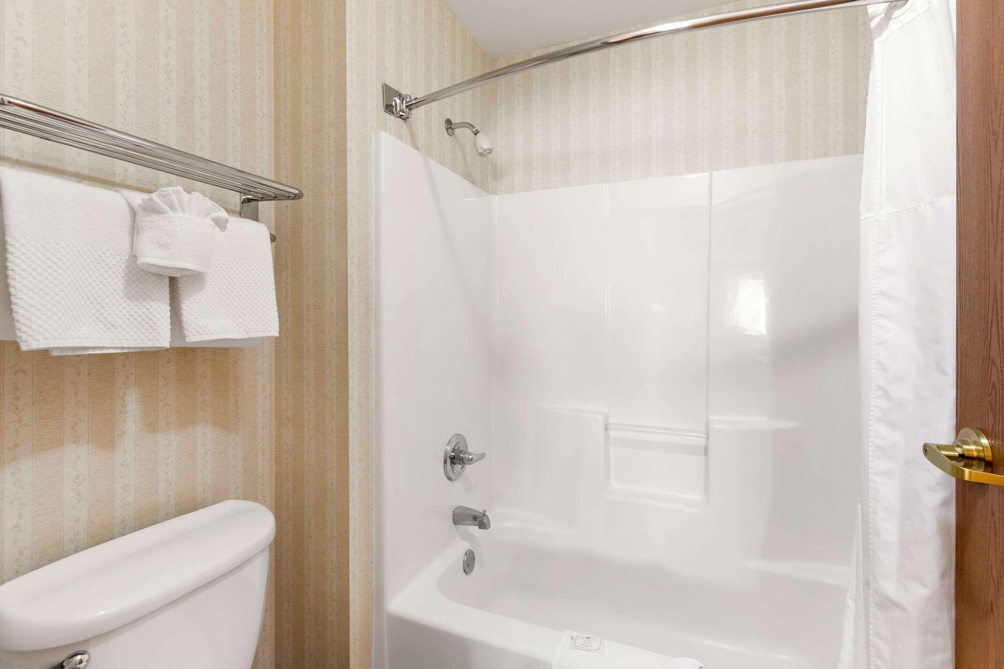 Quality Inn & Suites Wellington - Fort Collins Bagian luar foto