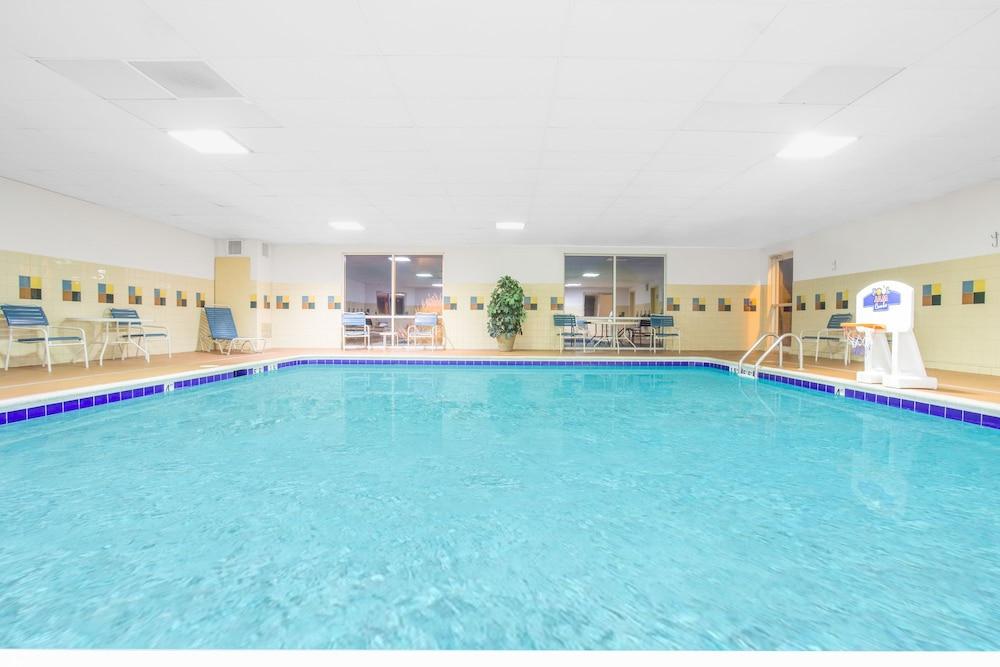 Quality Inn & Suites Wellington - Fort Collins Bagian luar foto