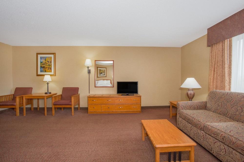 Quality Inn & Suites Wellington - Fort Collins Bagian luar foto
