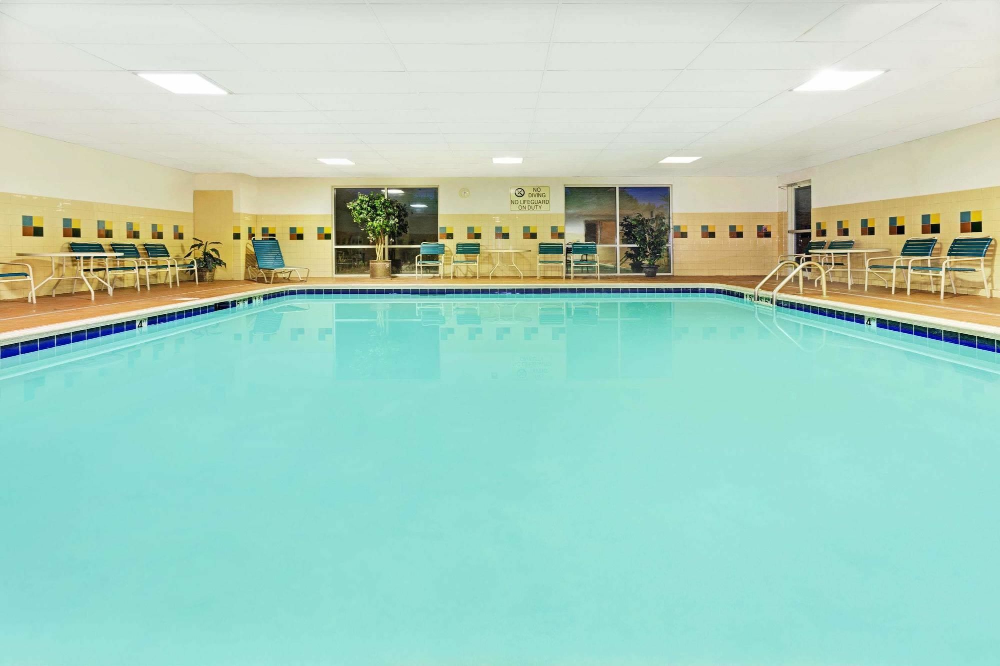 Quality Inn & Suites Wellington - Fort Collins Bagian luar foto